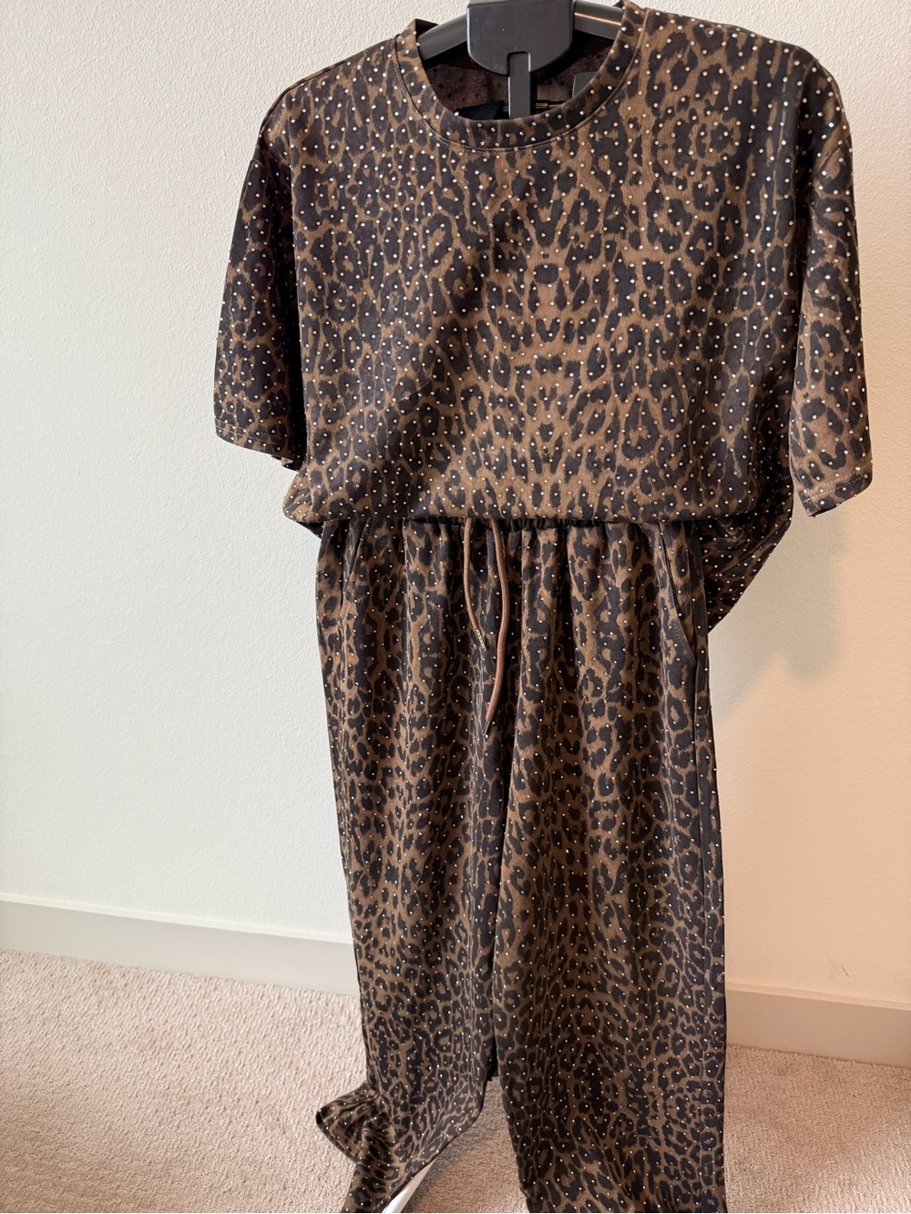 Leopard Print 2 piece set in Brown and Black with rhinestones - Picture 4 of 12